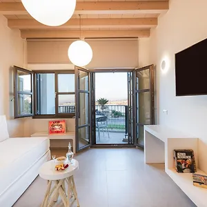 V77 Seafront Apartment Rethymno